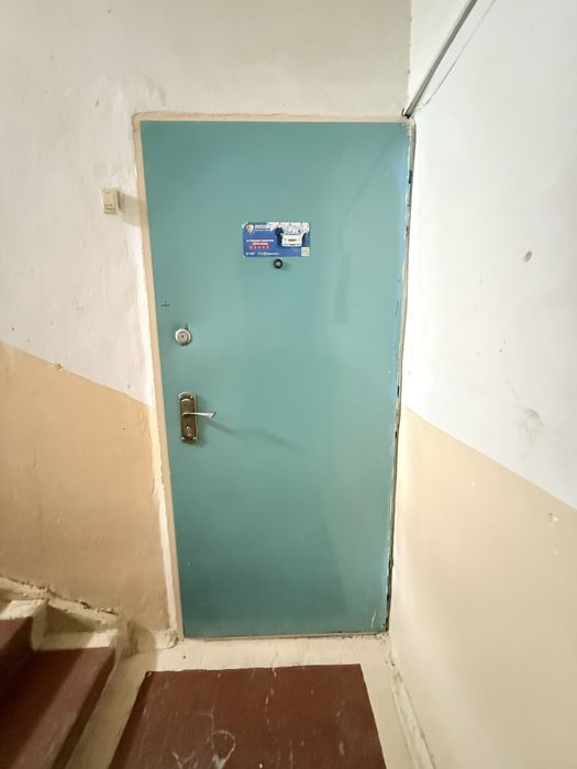 Kirish eshigi sotiladi