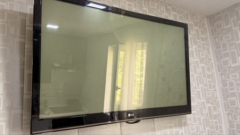 Телевизор  LG  оригинал 43