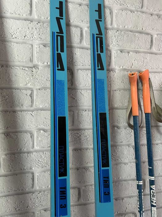 лыжи, три пары и ботинки