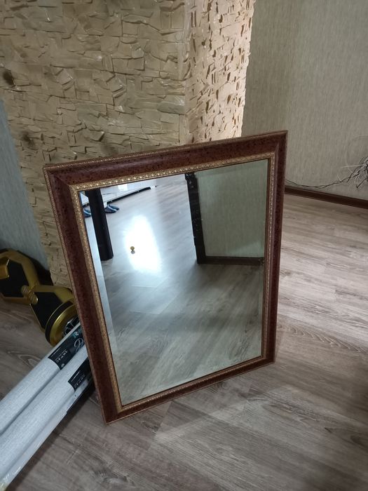 Зеркало в хорошем состоянии, б/у