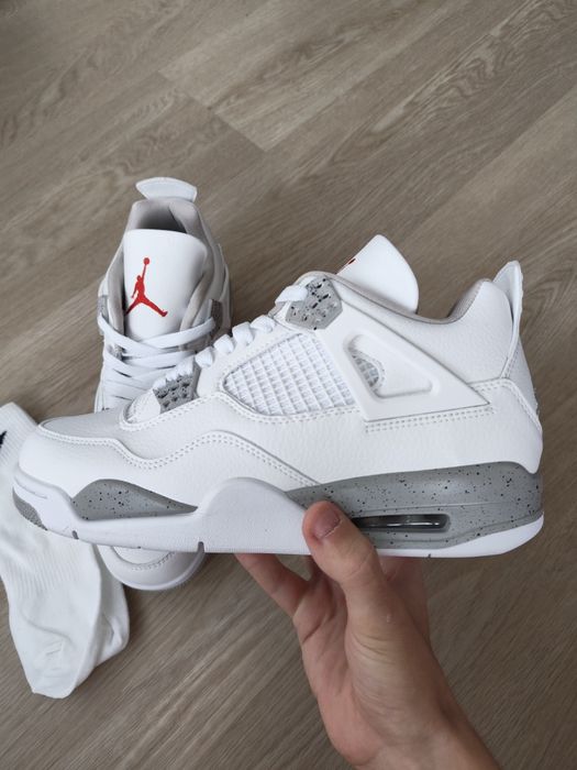 Adidași Nike Air Jordan 4 Retro White Oreo Mărimea 42, sosete Nike gratis
