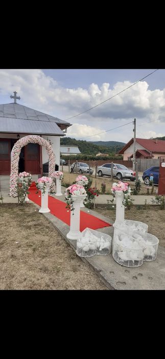 Stalpisori si arcada pentru nunti