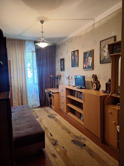 Продается квартира Мирзо Улугбек 3-х комнатная, 2 этаж, 4 этажный дом