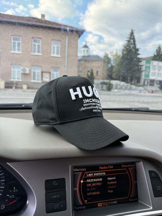 Нова! Шапка HUGO