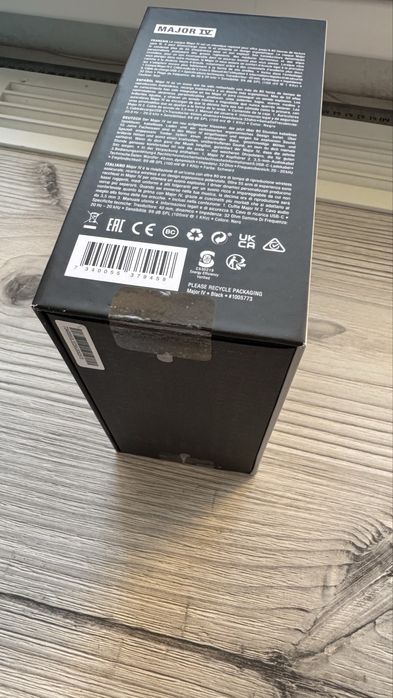 Наушники в подарок часы