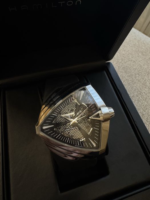 На продаже оригинальные часы Hamilton Ventura