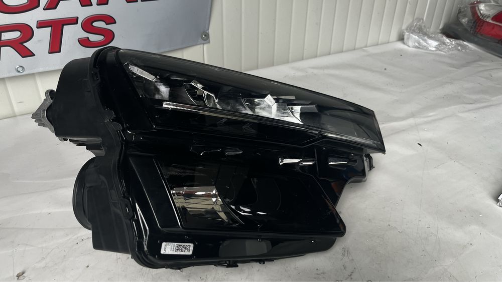 2 броя десен фар Skoda Karoq Facelift 2017-