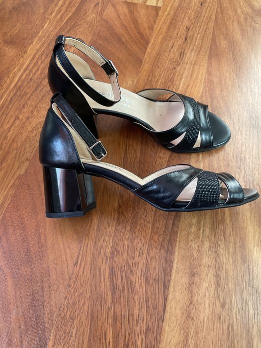 Sandale din piele naturala