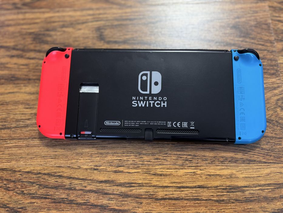 Nitendo Switch + 2 Jocuri