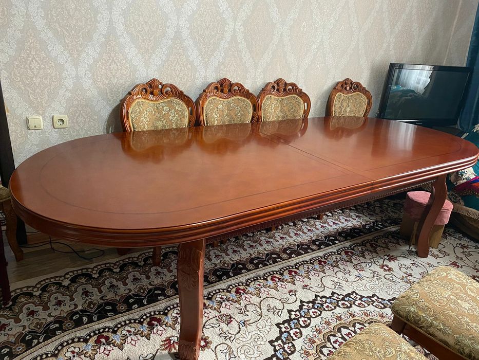 Продам стол и стуля для гостиной