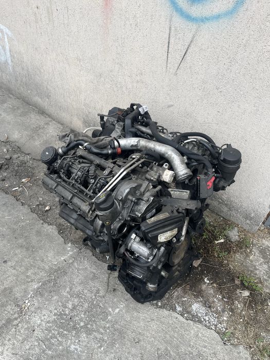 Dezmembrez motor mercedes / crysler 3.0 v6 Euro 4 OM642