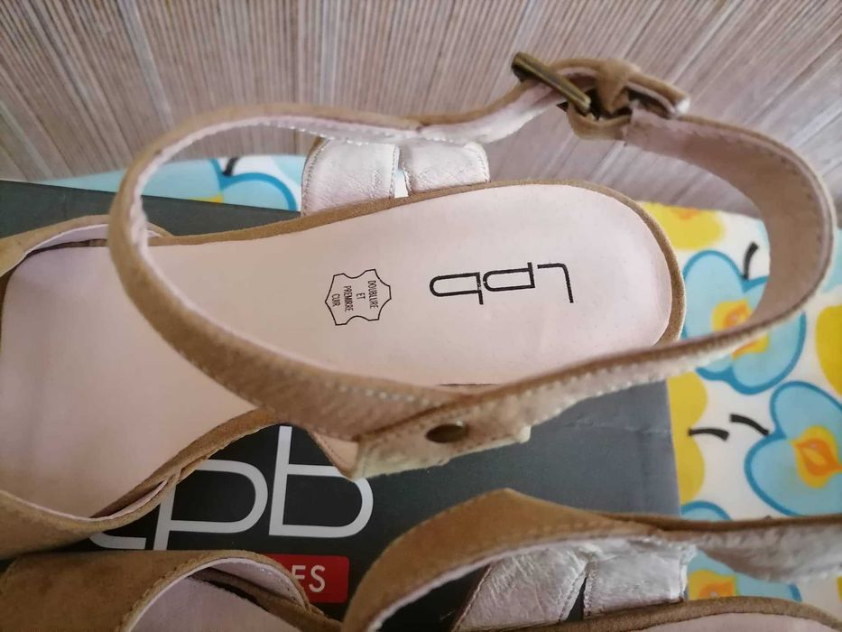 Нови дамски елегантни сандали на платформа, 38 номер