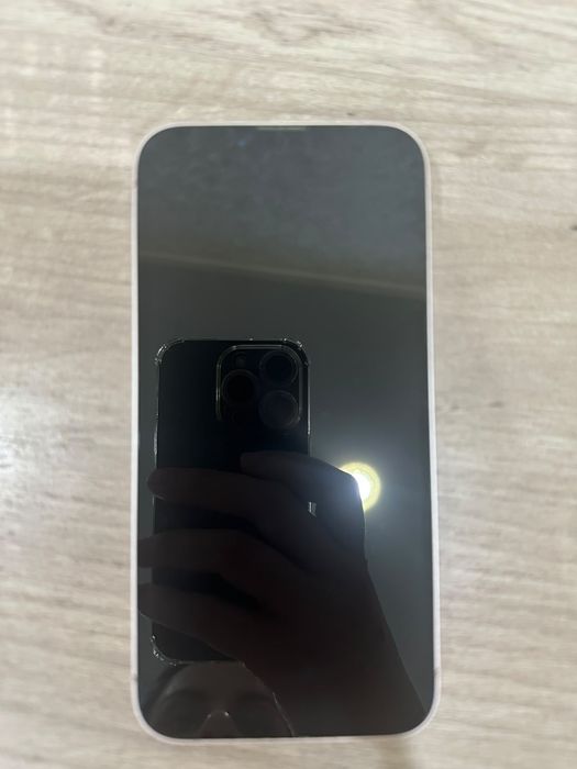 Продам Айфон Iphone 13