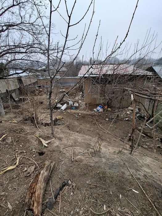 Продаётся участок 2 сотки в Чирчике в центре можно ещё добавить пару с