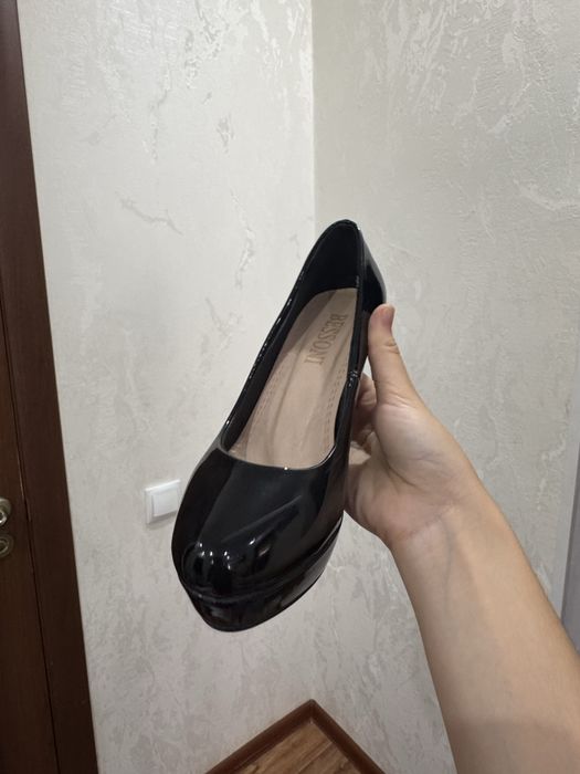 Черные туфли от Bessoni