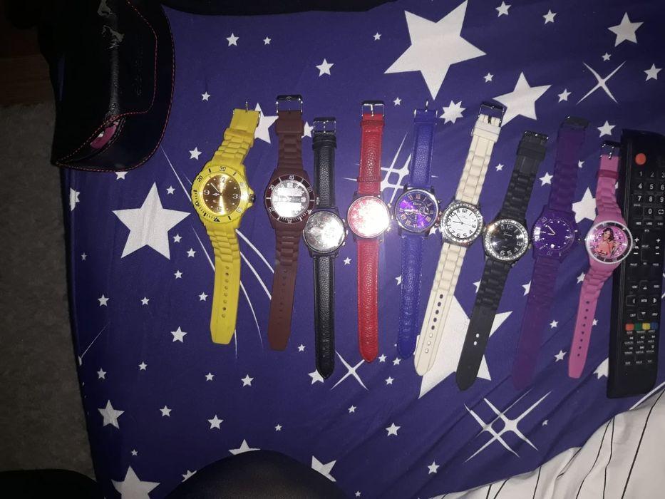 Vand ceasuri de dama 9 bucati