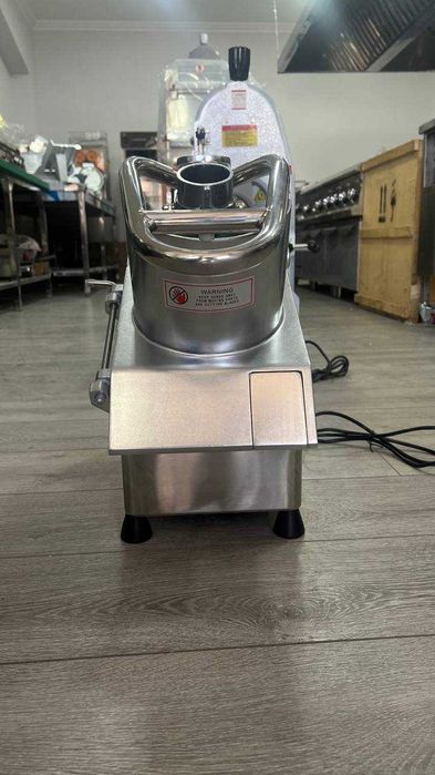 •Резак  для фруктов и овощей