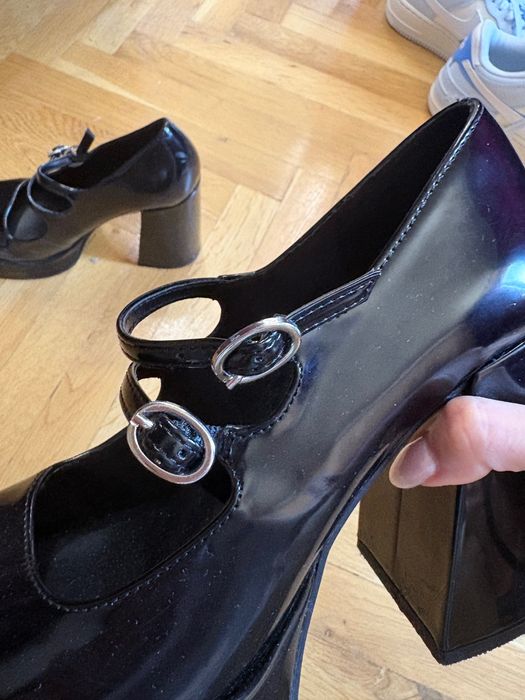 Черни токчета Bershka