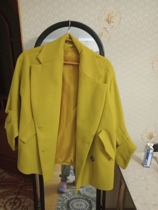 Продам полупальто.