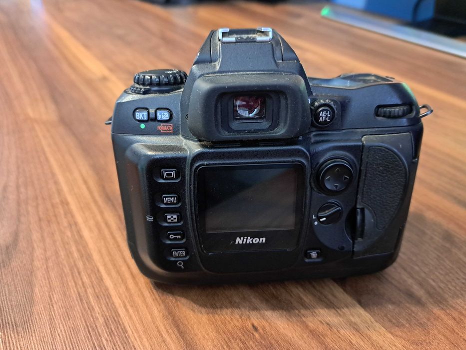 Nikon D100 + Obiectiv 28-100mm