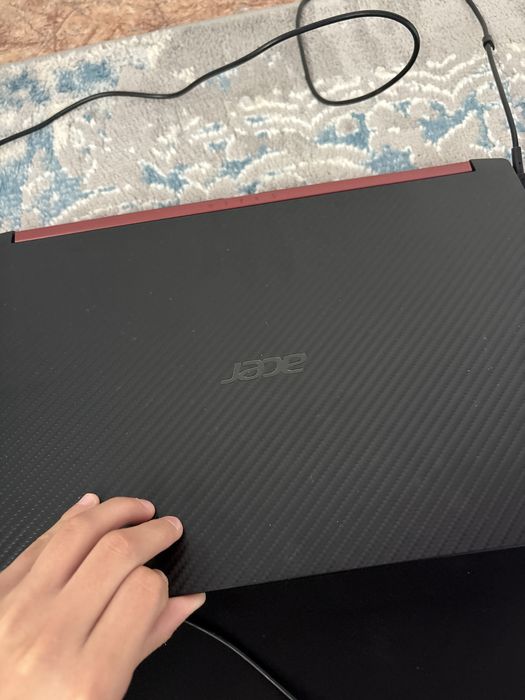 Ноутбук игровой.