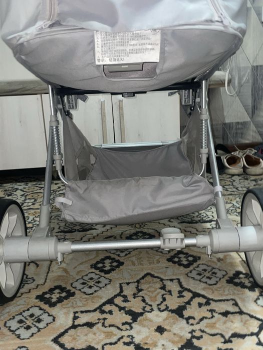 Коляска белый новый