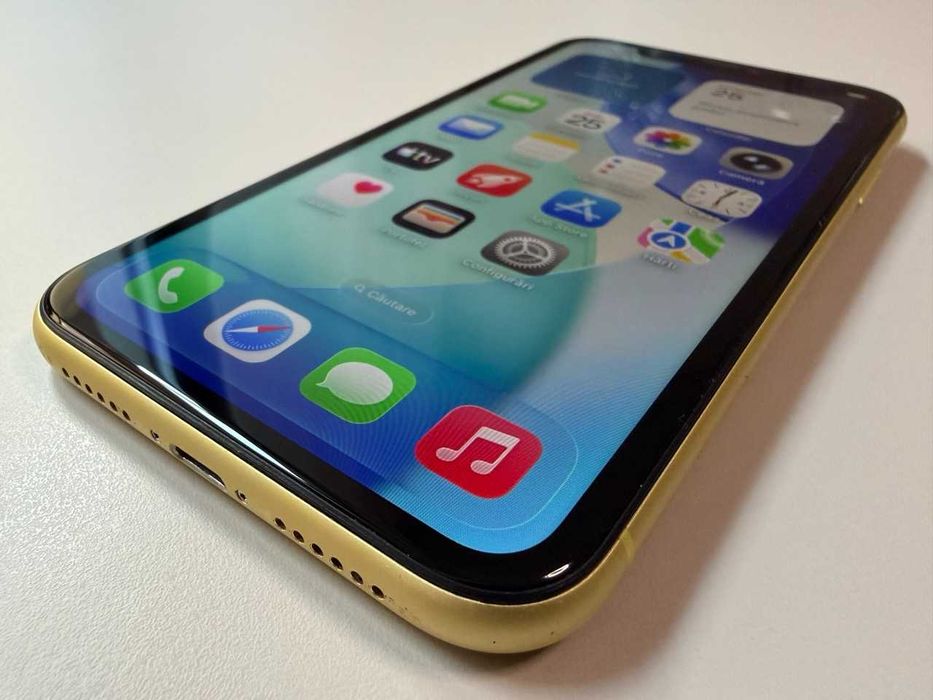  Apple / iPhone 11 128 Gb / Yellow