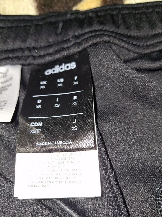 Долница adidas размер XS от Англия