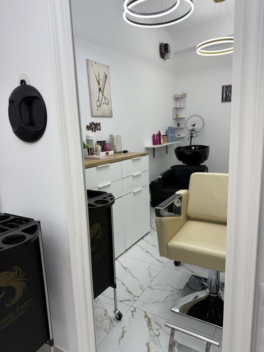 Vând Spațiu Comercial (Salon Coafura Manichiura Frizerie Birou intrare BAIA MARE )