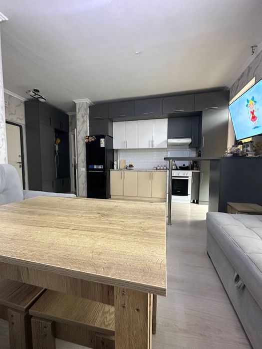 Сдается кукртира от хозяев 2 комнаты новостройка Кадышева конечка