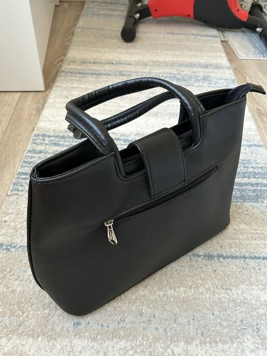 Черна дамска чанта