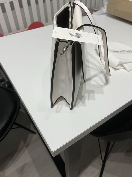 Vand poseta Calvin Klein