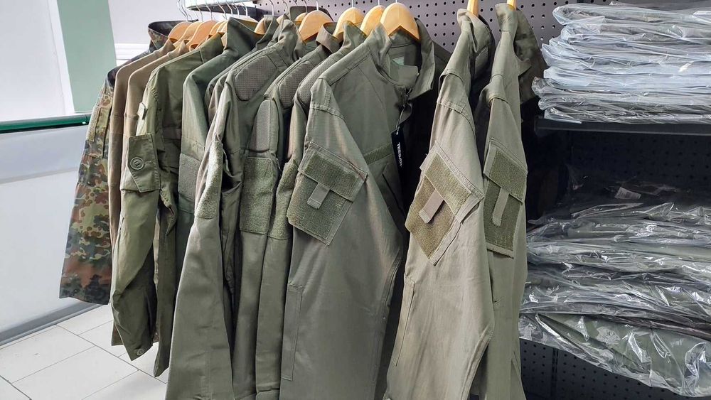 Стелаж за дрехи за магазин