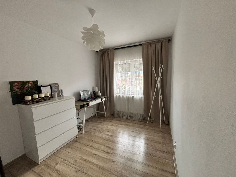 Apartament spațios cu 5 camere - Vlaicu, strada Poetului