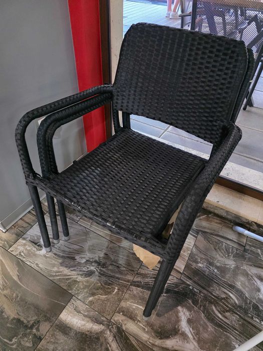 Стол ратан 28бр.останали -30 продадени досега без нито едно оплакване.