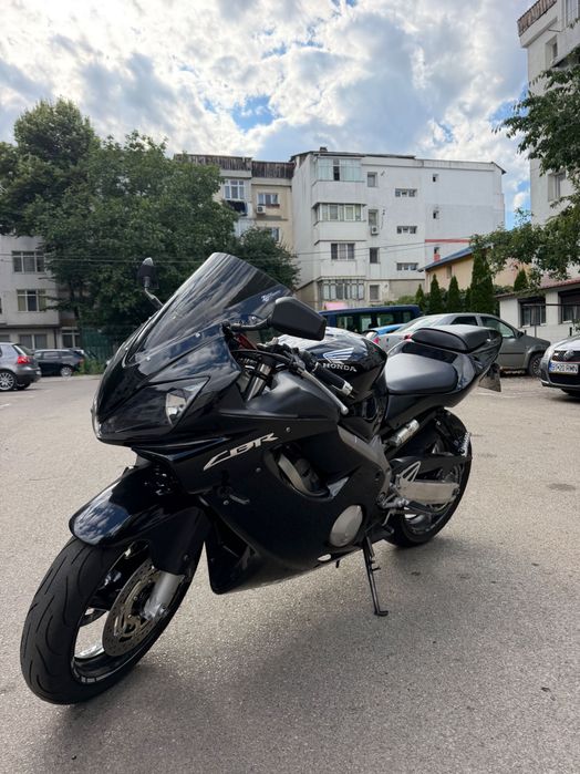 Vând Honda Cbr F4i