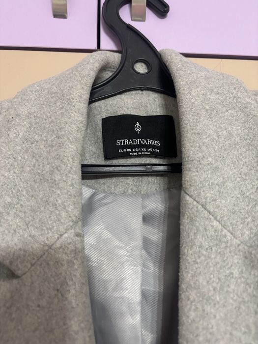 Пальто серое Stradivarius