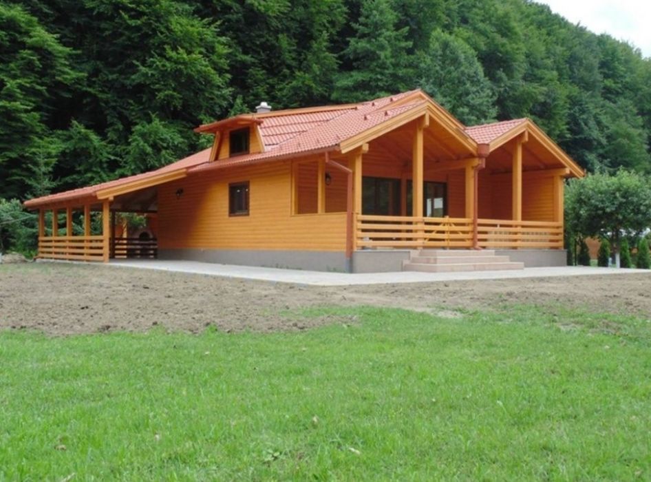 Vând case din panouri sandwich cu structură metalică