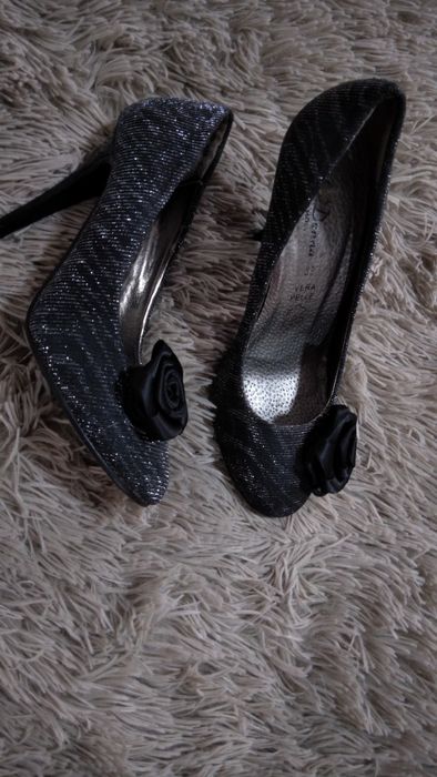 Pantofi eleganți noi 36