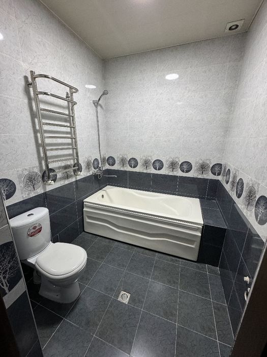 Таййор уй сотилади 9 хона + 2 холл + подвал