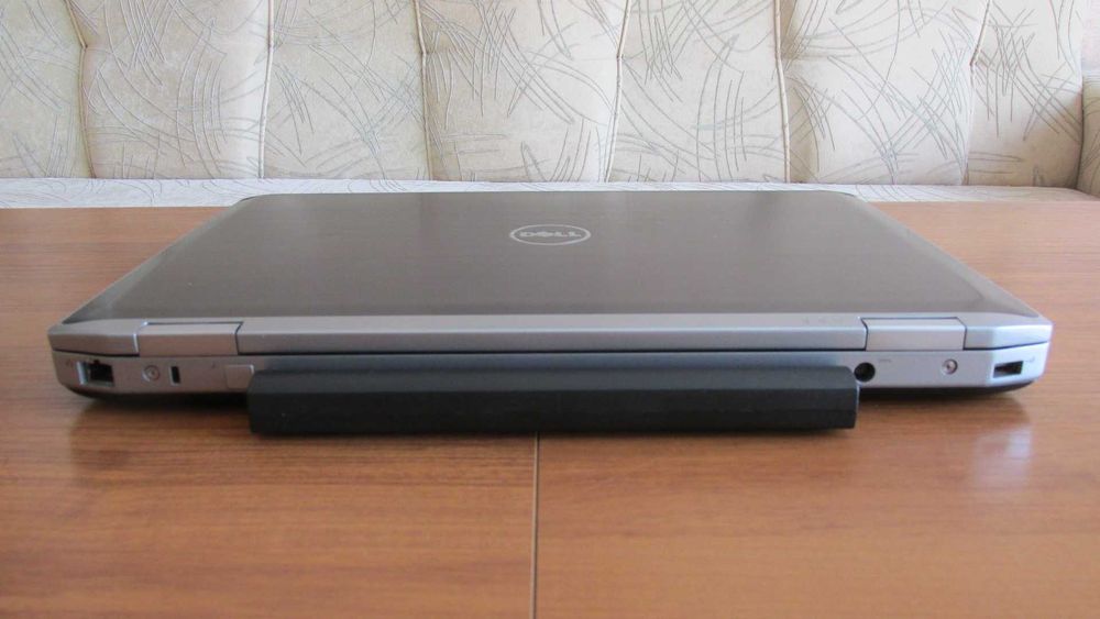 15.6 инча Dell с Intel i7,SSD,Full HD,подсветка