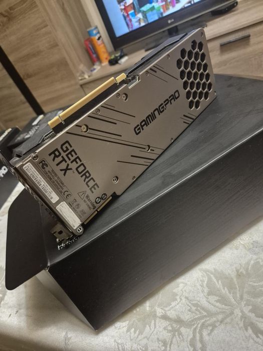 Видео карта и захранване . Използвани са 10 дни .