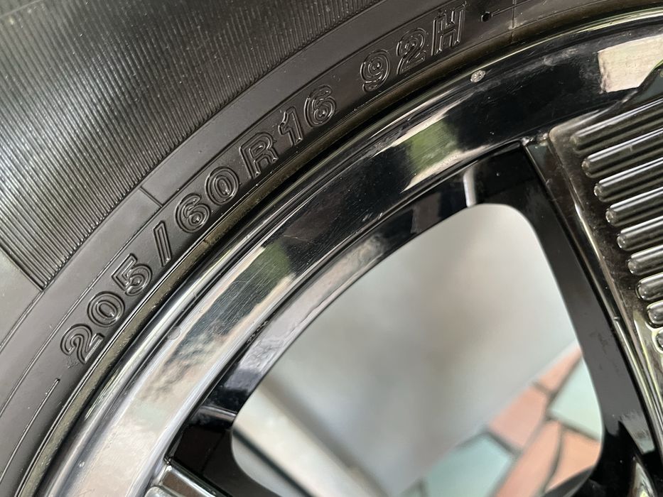 Продам диск с шиной YOKOHAMA .4шт