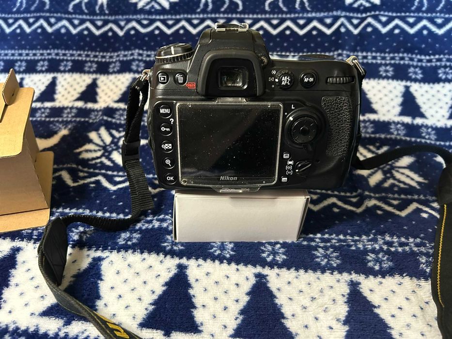 Nikon D300S + 18-70 DX VR + CF card + зарядно + 2 бр батерии Nikon