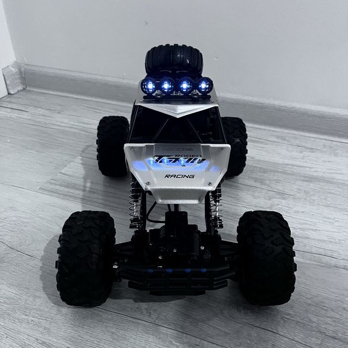 Pultli moshina sotiladi