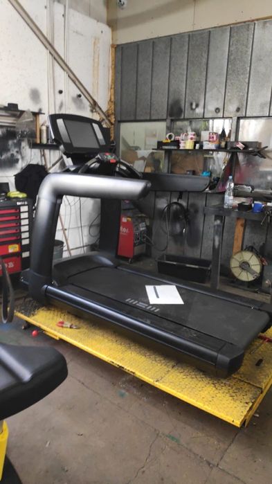 Banda alergare life fitness