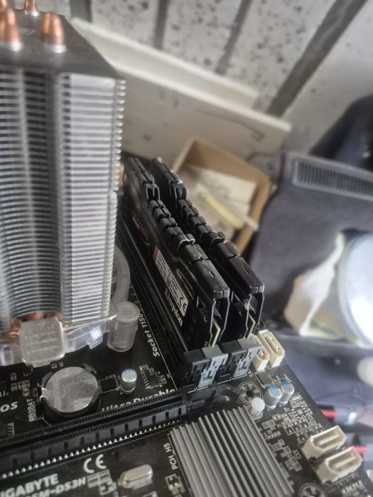 Видео карта geforce 1060 и дъно на Gigabyte