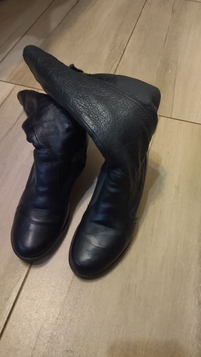 Дамски ботуши обувани няколко пъти!Естествена кожа, топли и удобни !