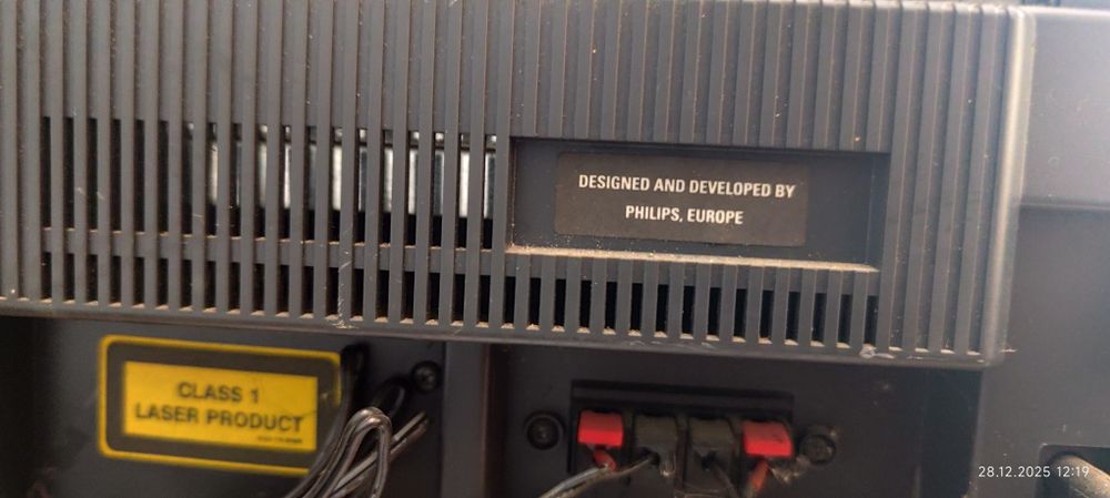 Двукасетъчен касетофон Philips