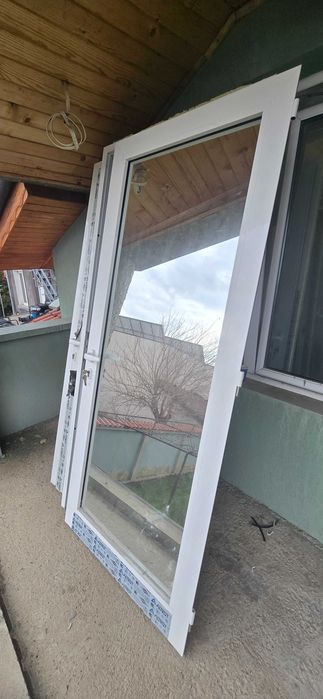 Врати с огледало от двете страни